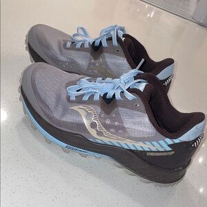Saucony Women's Athletic Shoes in Gray and Light Blue